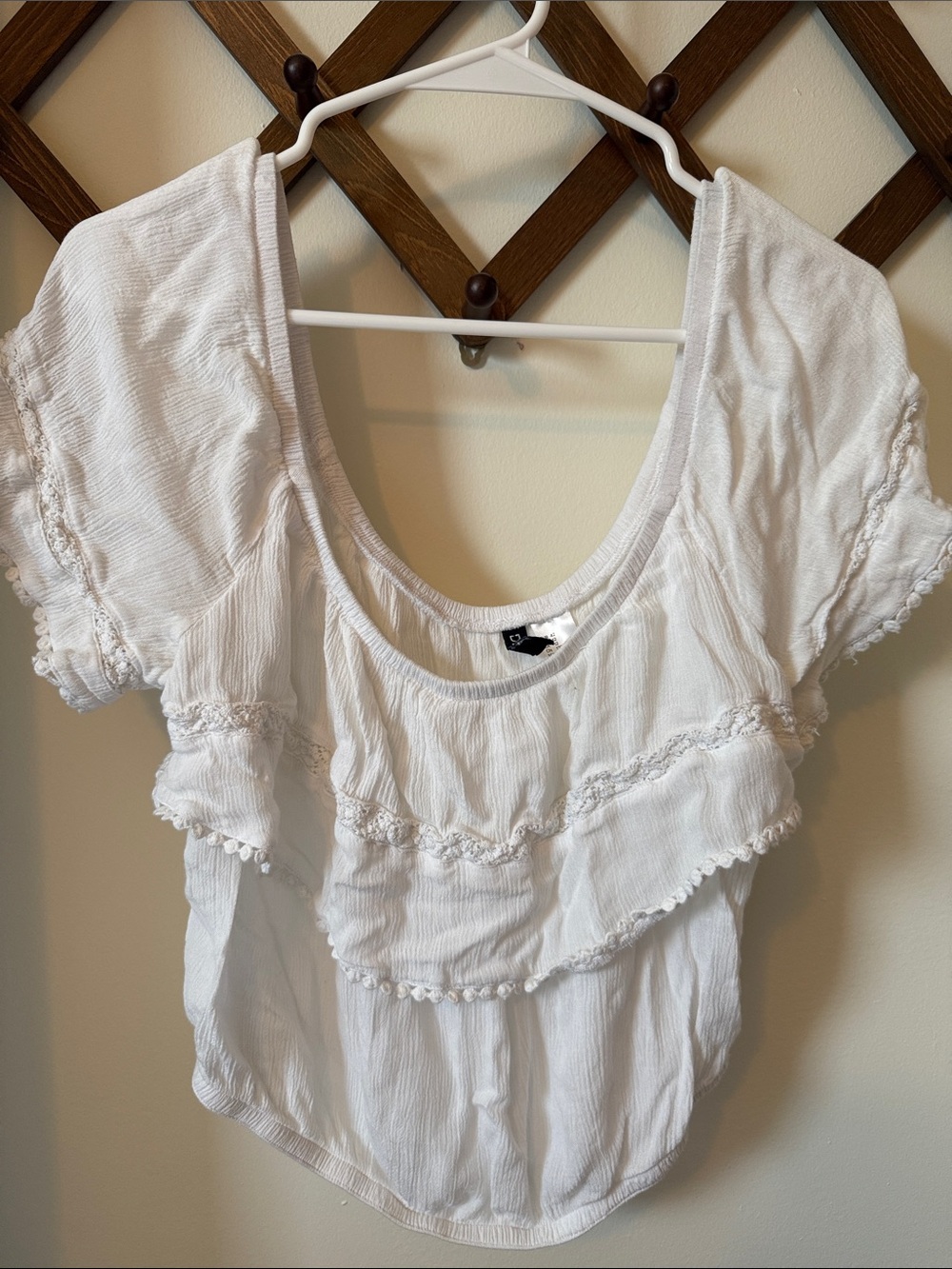 H&M White Ruffled Scoop Neck Blouse